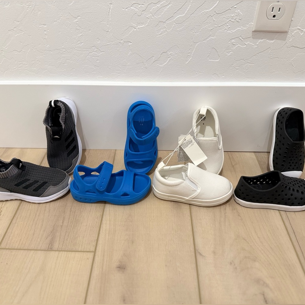 Lot of 4 pairs Boy Adidas sneakers & Gap Sandals Easy On Slide Size 7-8 Size 8